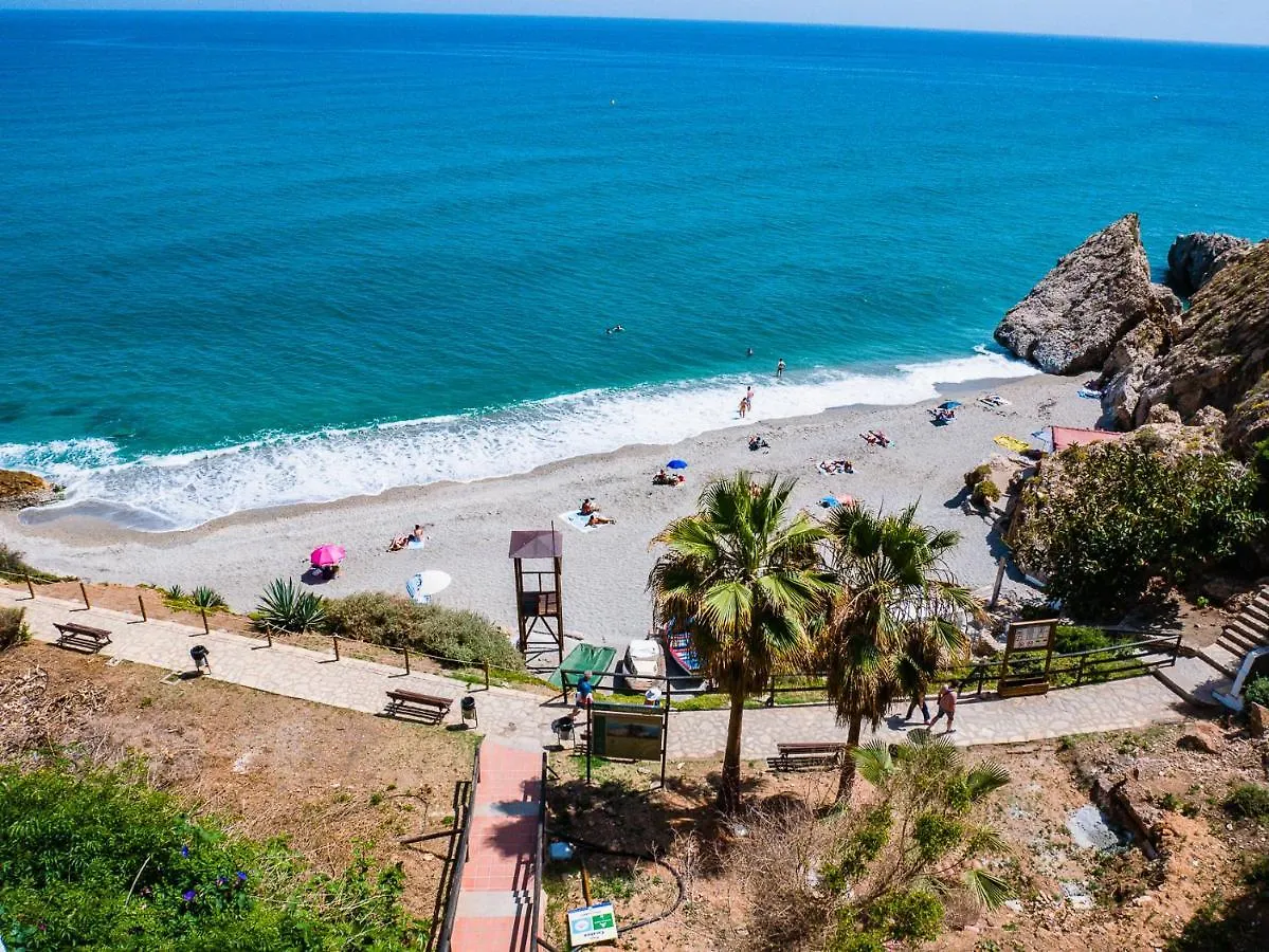 Exclusive Apartment With Nerjas Biggest Pool 0*, Nerja
