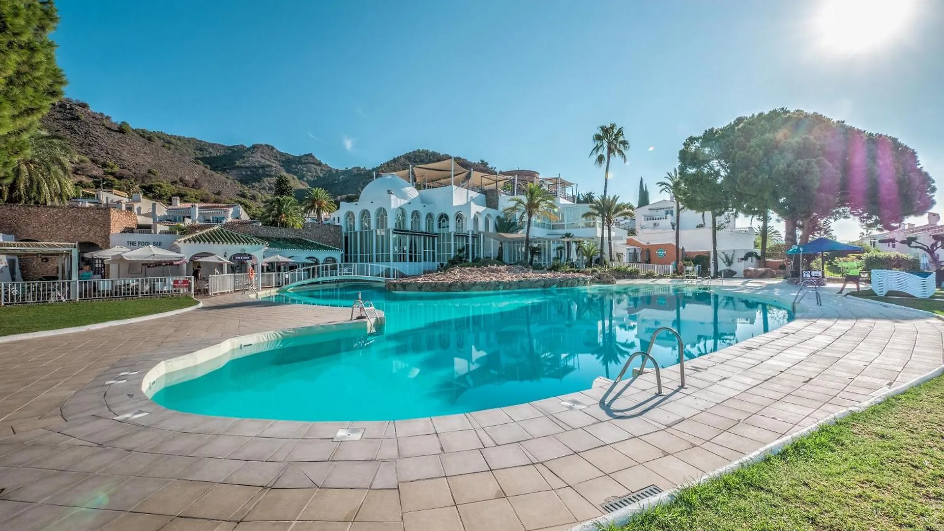 Exclusive Apartment With Nerjas Biggest Pool 0*, Nerja